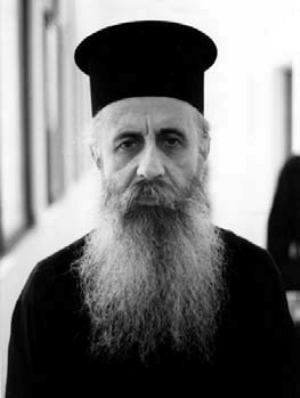 Πολλοί μας κατηγορούν εμάς τους Ορθοδόξους, ότι πολυασχολούμαστε με τα ουράνια και παραβλέπουμε τα επίγεια. Τι θα μπορούσαμε να τους πούμε;