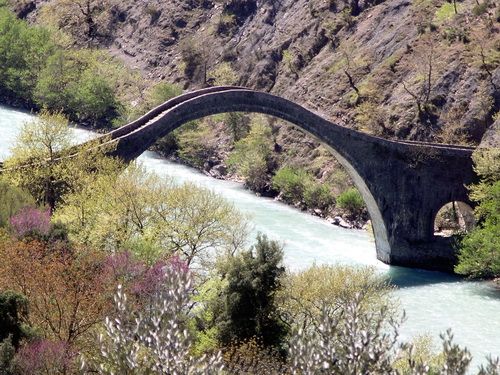 Το γεφύρι στην Πλάκα